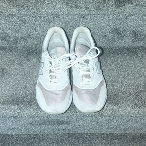 New Balance Women's Light Gray Sneakers